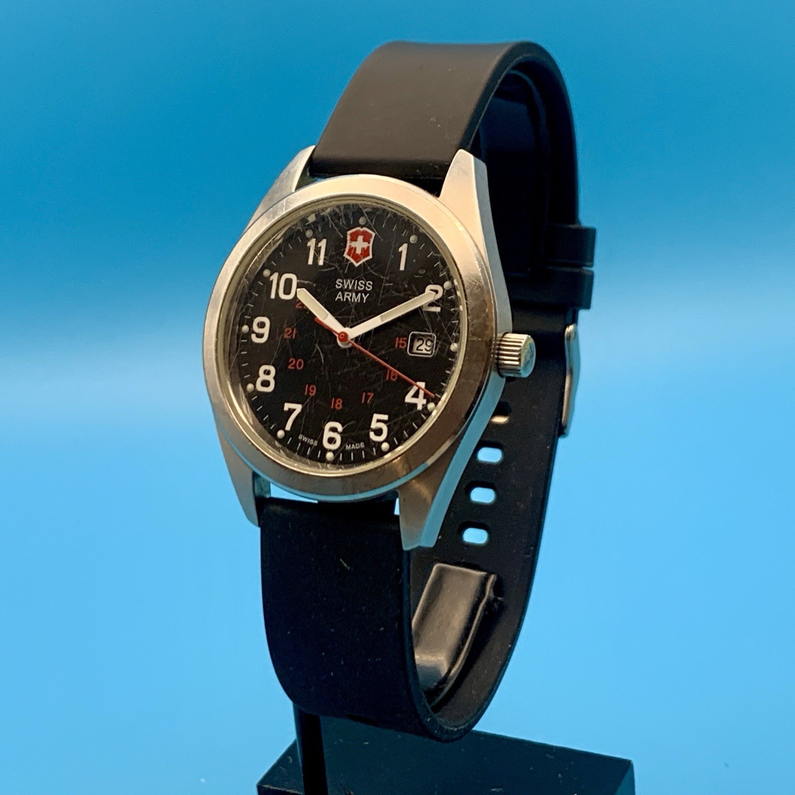 VICTORINOX SWISS ARMY GARRISON Men’s Swiss Field Wristwatch Works New Batt/Strap