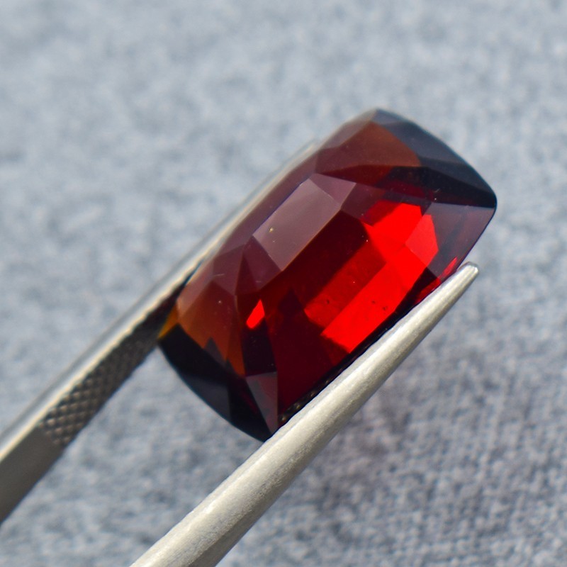 Natural Red Pyrope Garnet 11.27ct Untreated VVS, In-house Certified – 01114