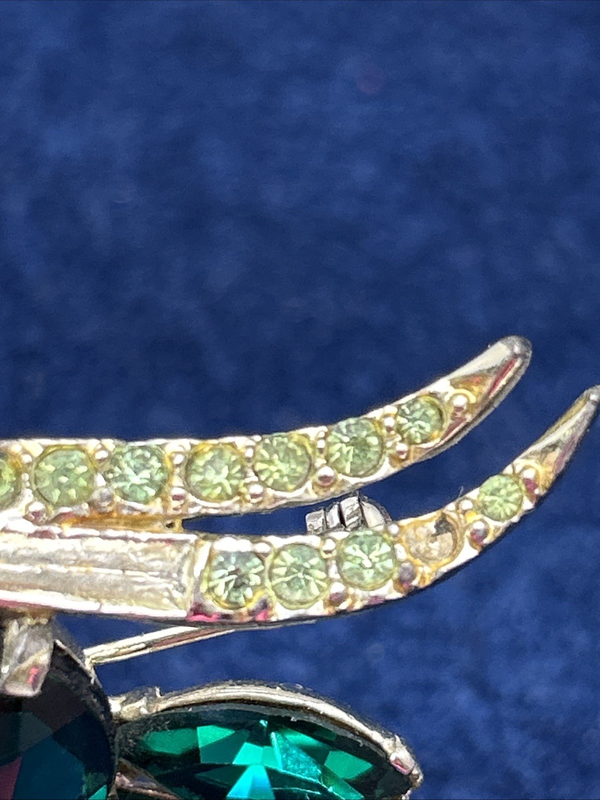 Vintage Designer Signed Pell Emerald Green Prong Set Pave and Rhinestone Brooch