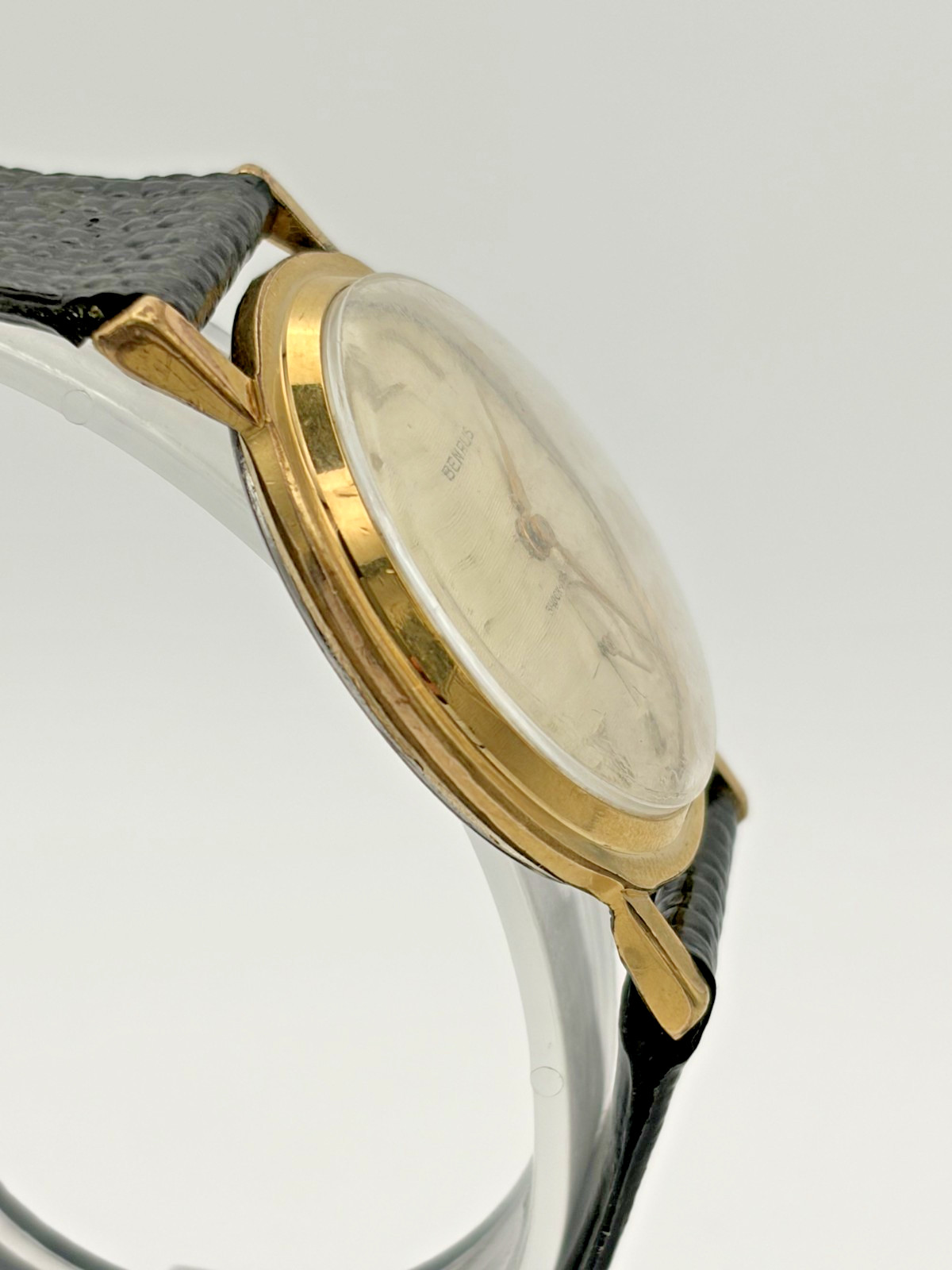 Benrus Men’s Round Manual Wind Vintage Mechanical Wristwatch – Lot 134