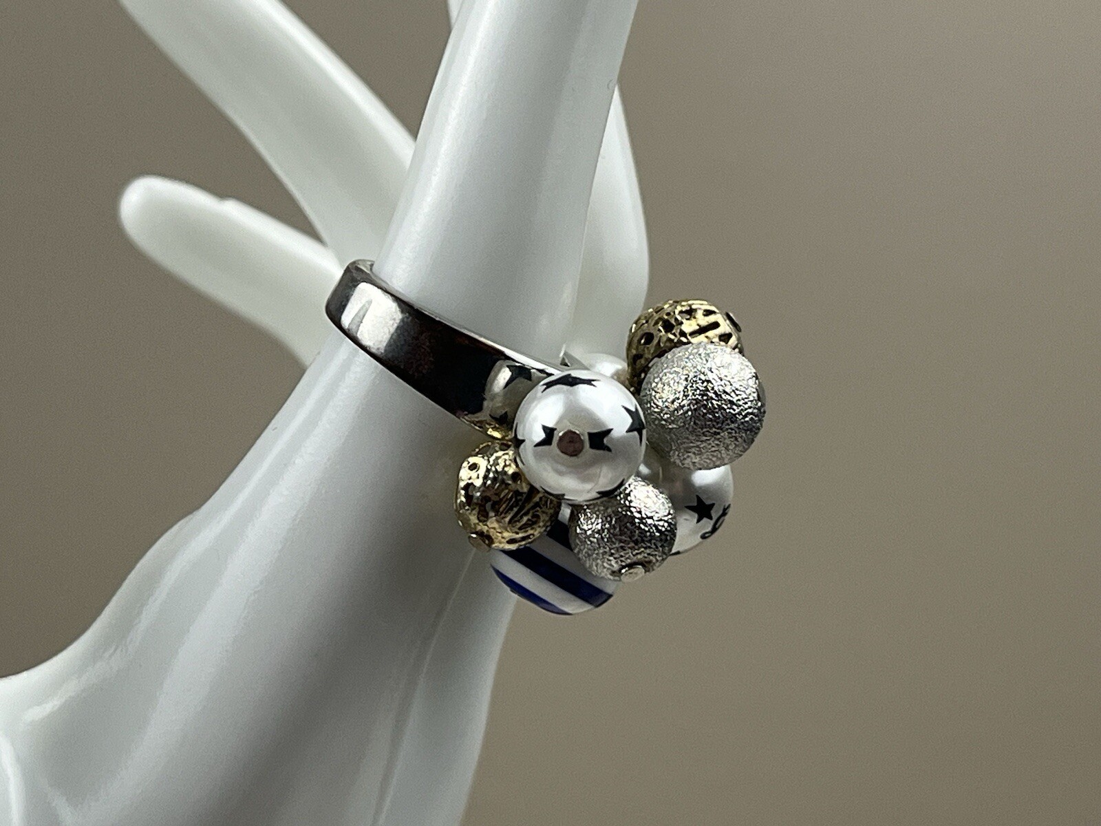 Blue, White, Silver, Black And Gold Beaded Silver Tone Cluster Ring (Size 7)