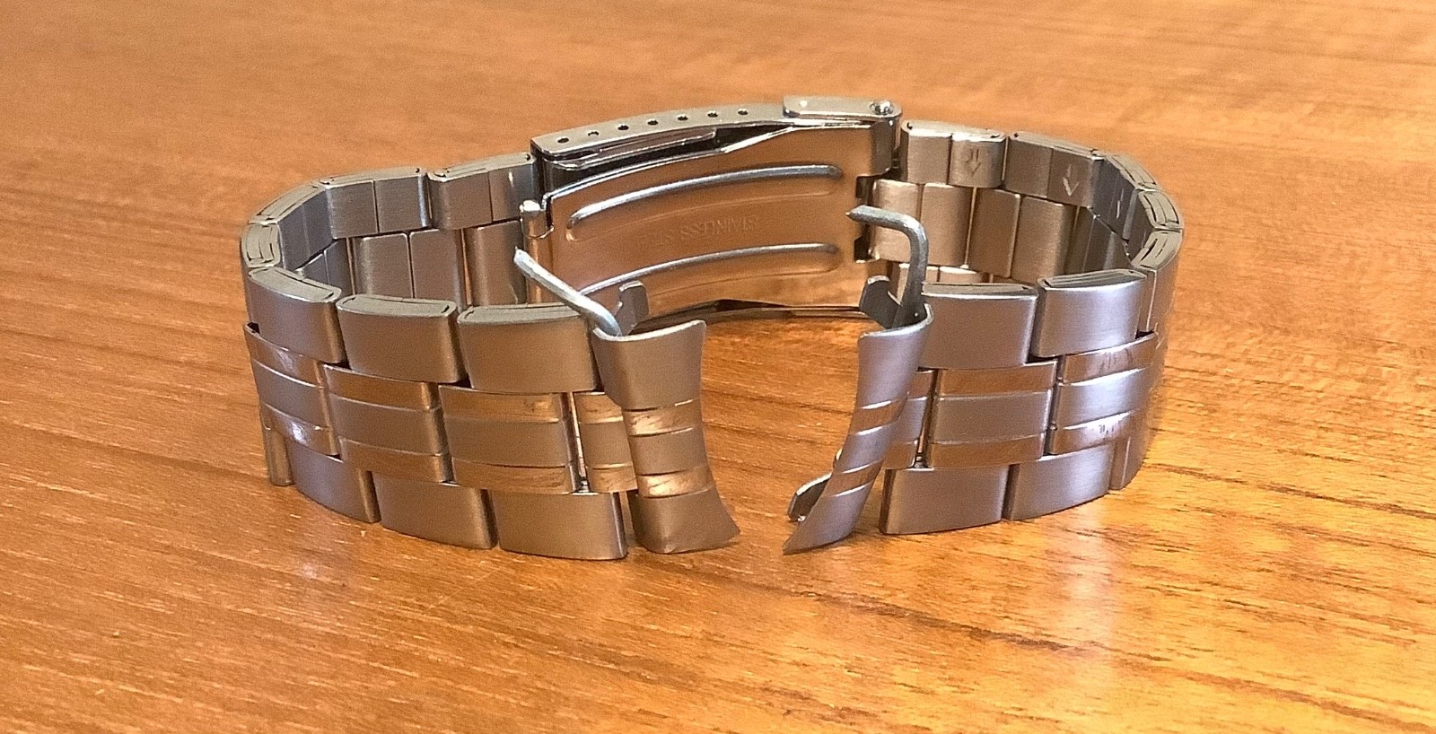 Stainless Steel 3-Link Bracelet Flip Lock Clasp Watchband 22mm Curved Ends NOS