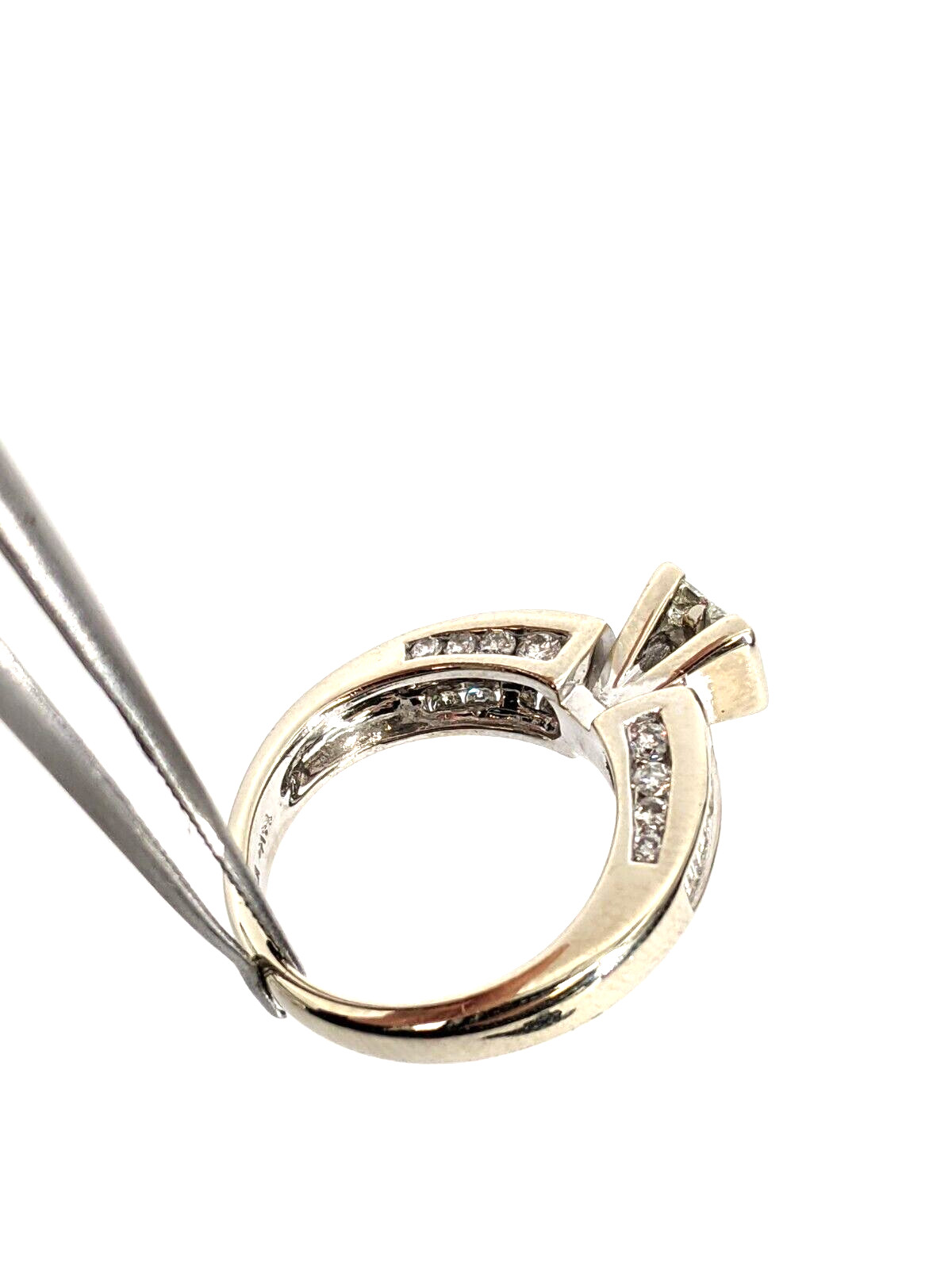 14KT White Gold 4.90 Grams Diamond Engagement Ring (1cttw Approx.) Size 4.5