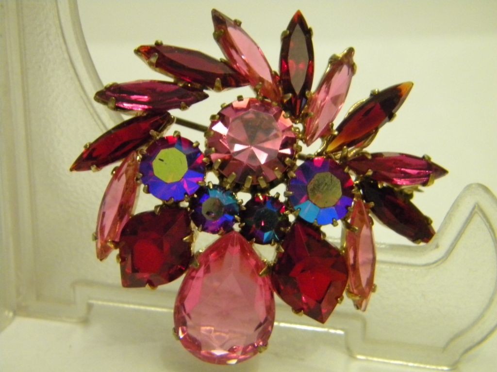 Beautiful Czech Jewelry Brooch Czechoslovakia Vintage Jablonex 198