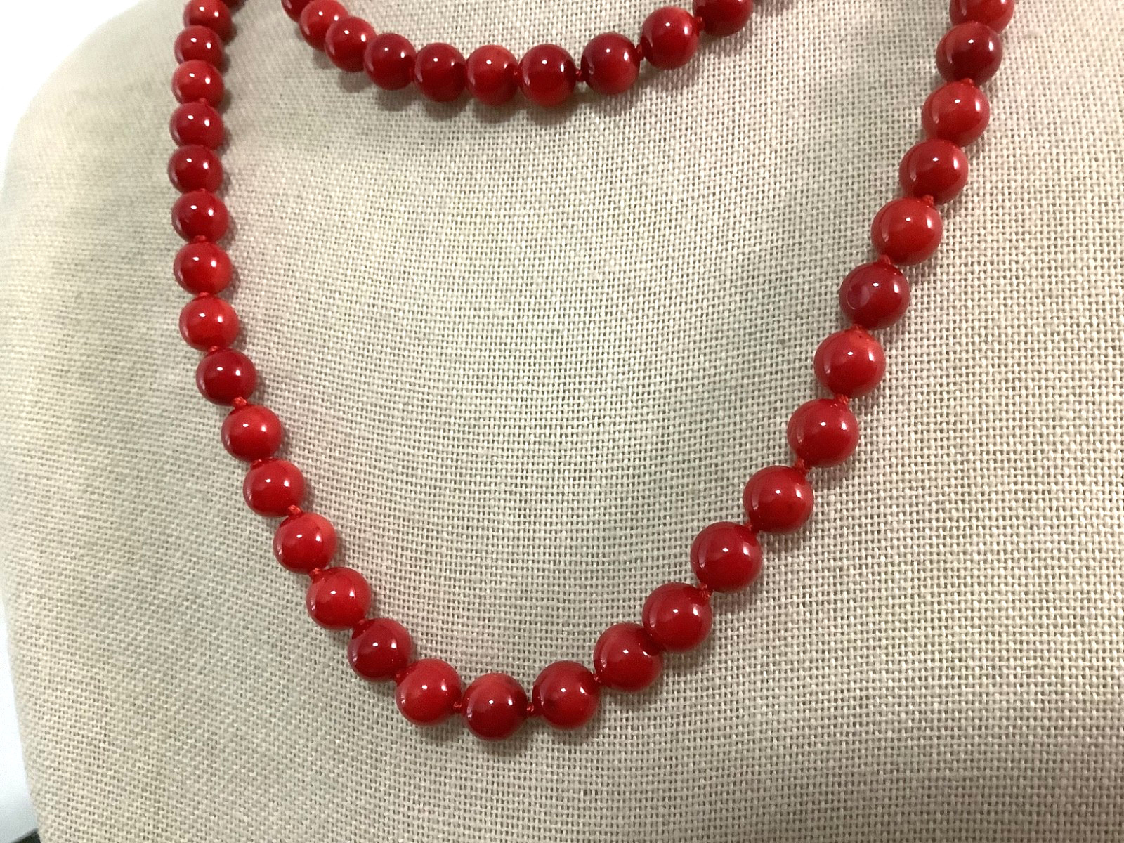 VTG vivid red genuine coral beaded necklace 35″ gorgeous 7mm polished knotted