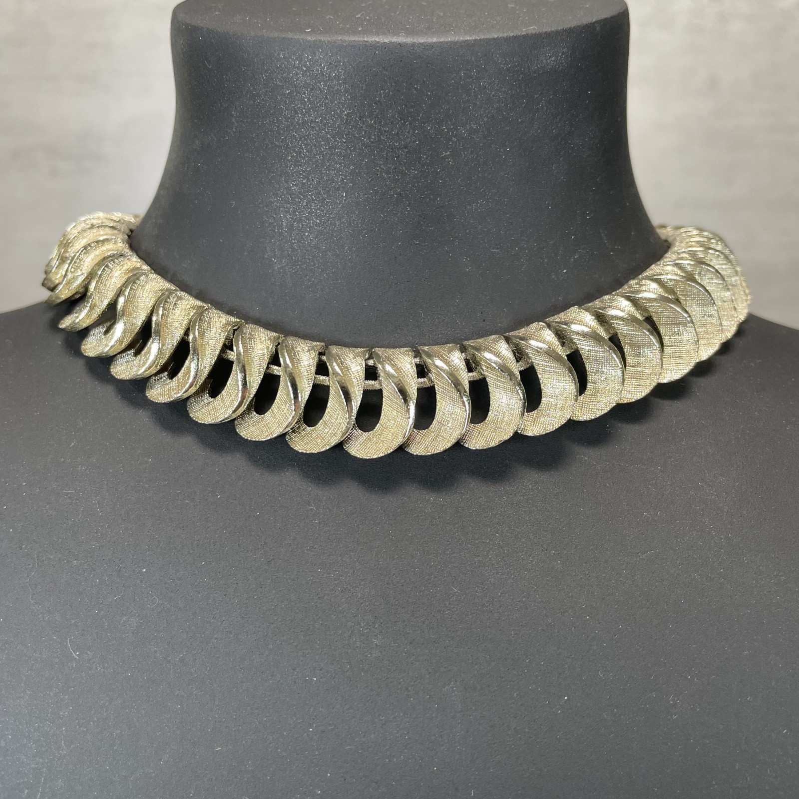 VTG STAR Signed Silver Tone MCM Crescent Link Collar Choker Statement Necklace