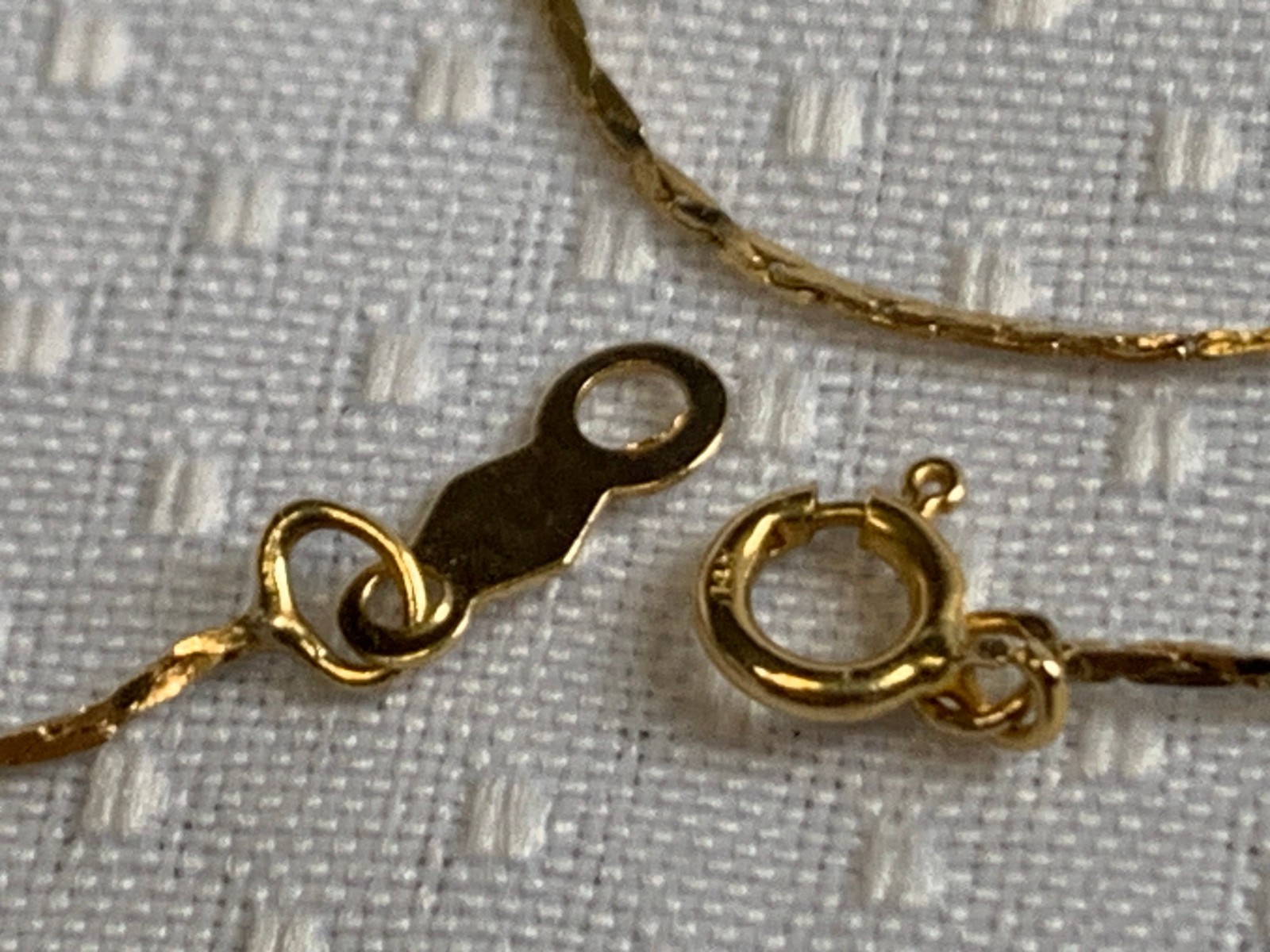 14K Yellow Gold Necklace 1.35g Fine Jewelry 18.5″ Cobra Chain Spring Clasp