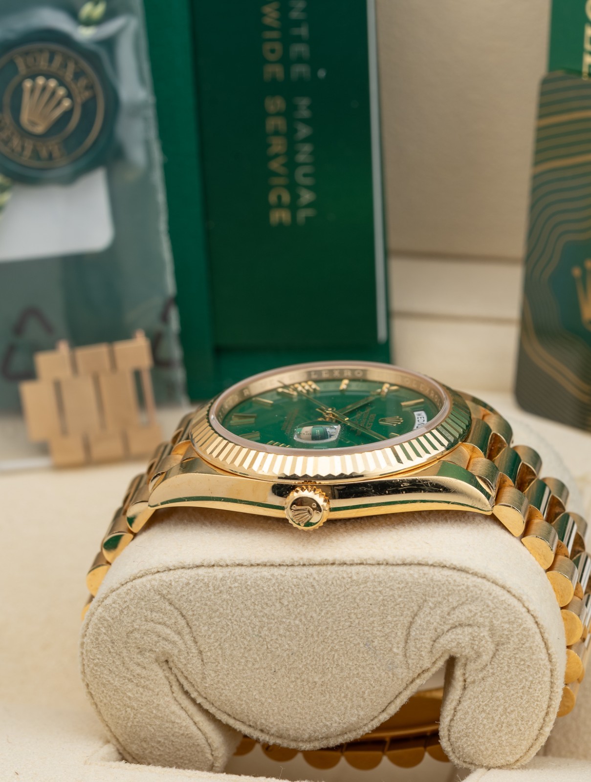 Rolex Day-Date President 40 18k Yellow Gold ‘Money Green’ Dial 228238 – Complete