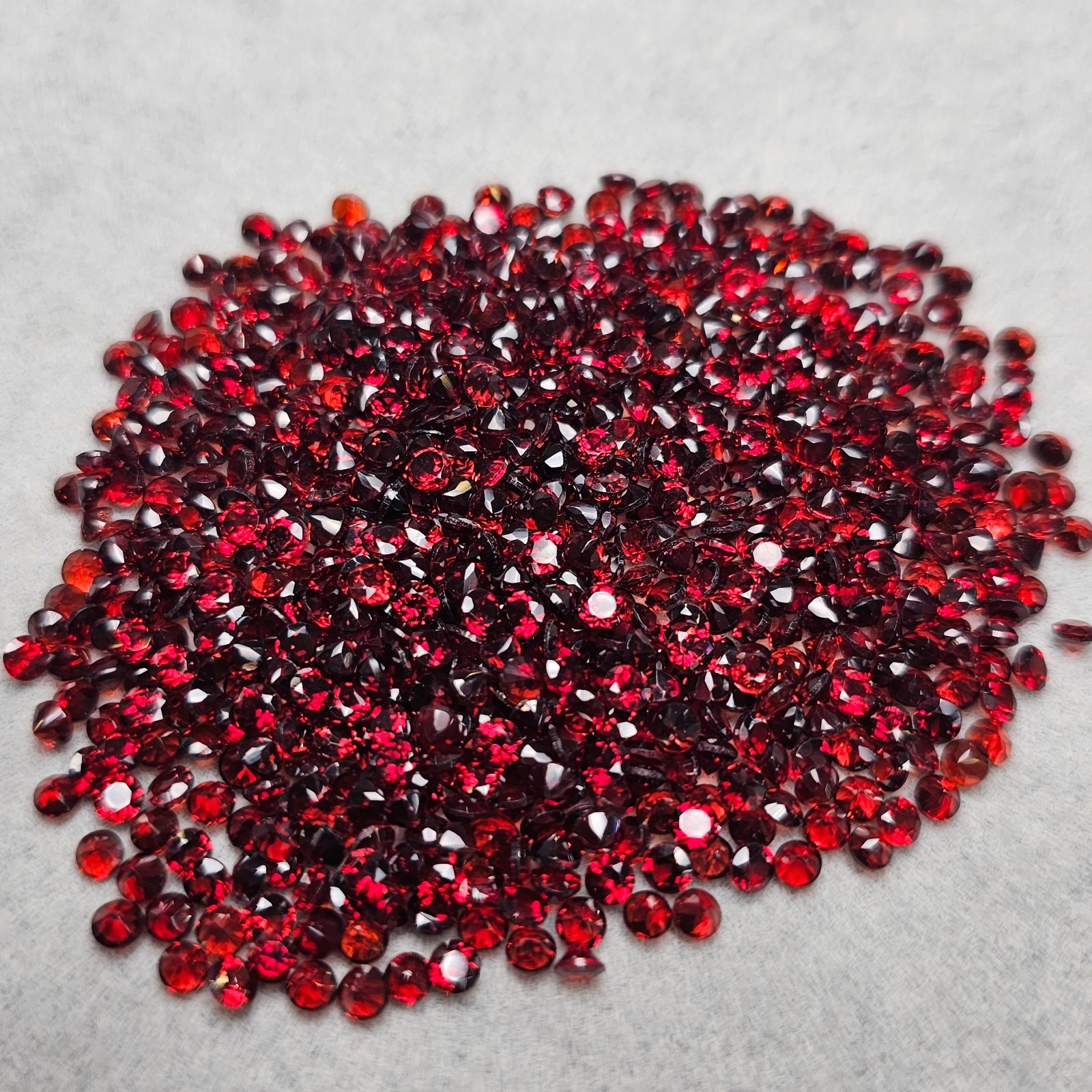 3MM. Round Outstanding Natural Red Mozambique Garnet Africa 33PCS 5CT.