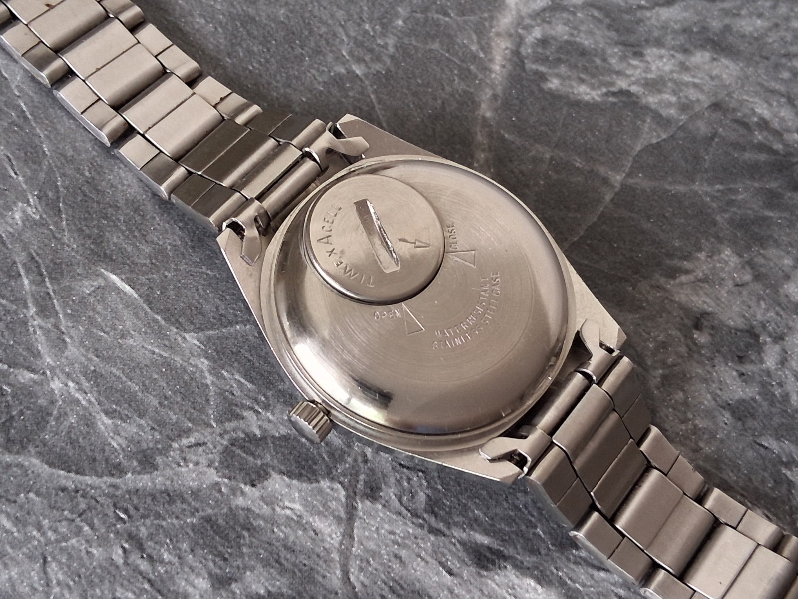 Serviced 1976 Timex Q Quartz Electric Silver Dial Mens Vintage Day Date Watch