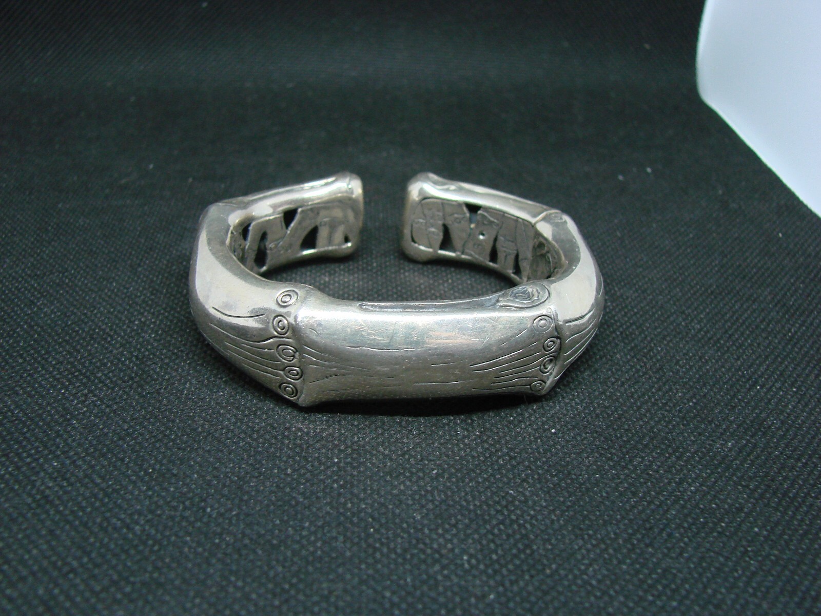 JOHN HARDY Sterling Silver BAMBOO Hinged Cuff Bracelet 2 1/2″ across 93g !