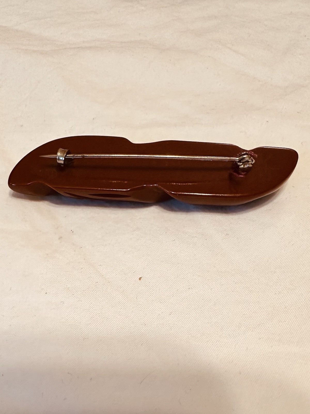 Vintage Art Deco Bakelite Bar Pin with Twisted Incised Design, lovely brown 40s