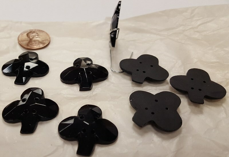 6 VINTAGE GLASS JET BLACK CLOVER SHAMROCK CABOCHON 4 HOLE SEW BUTTON BEADS 4544