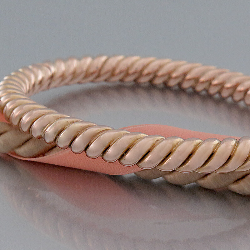 Super Beautiful Hinged Bangle – Solid – in 18K/750 Yellow Gold – Oval