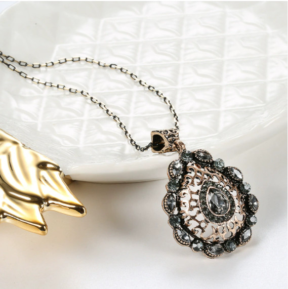 Natural Stone Crystal Zircon Pendant with Unique Hollow Carving Design