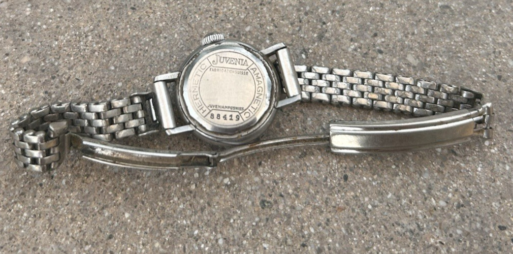 Vintage JUVENIA Ladies’ Hand-Wound Watch Working Condition Engraved By Kreisler