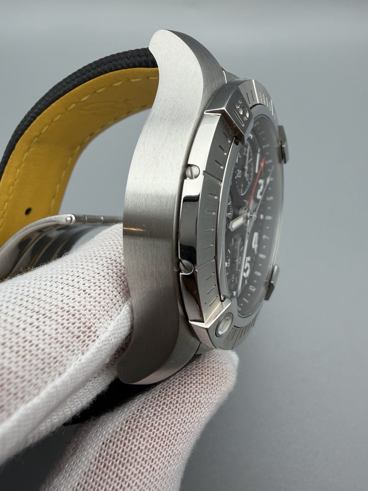 Breitling Avenger A24315101B1X2