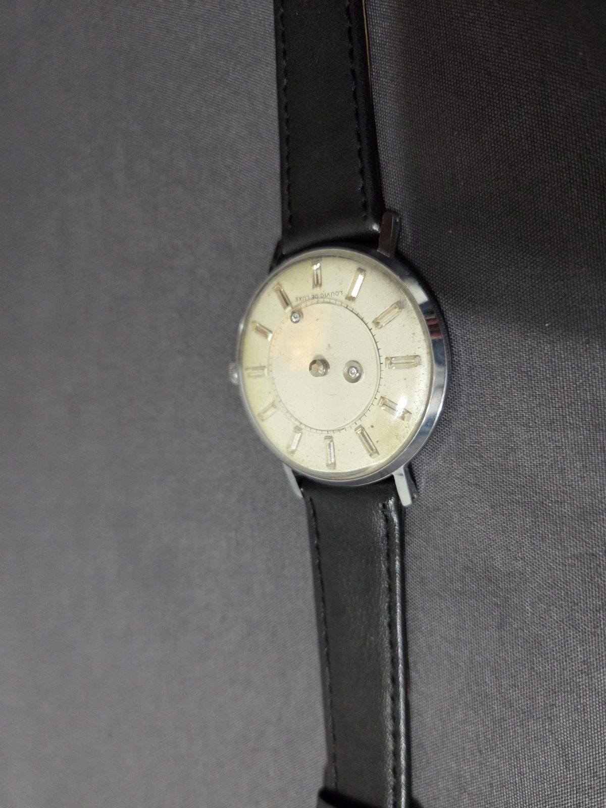 Rare 1960s Louvic De Luxe Mystery Dial 17 Jewels Swiss Mechanical Watch RUNNING