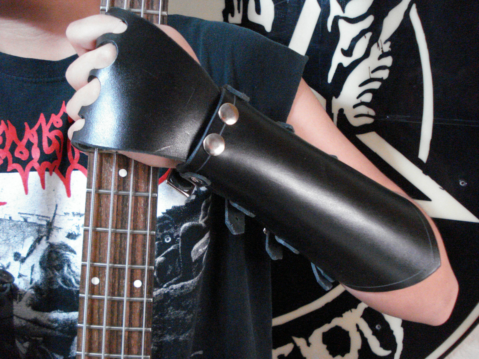 UNISEX PAIN LEATHER GAUNTLETS AND FIST. THRASH METAL…(MDLUG0272)….OVERDOSE’S