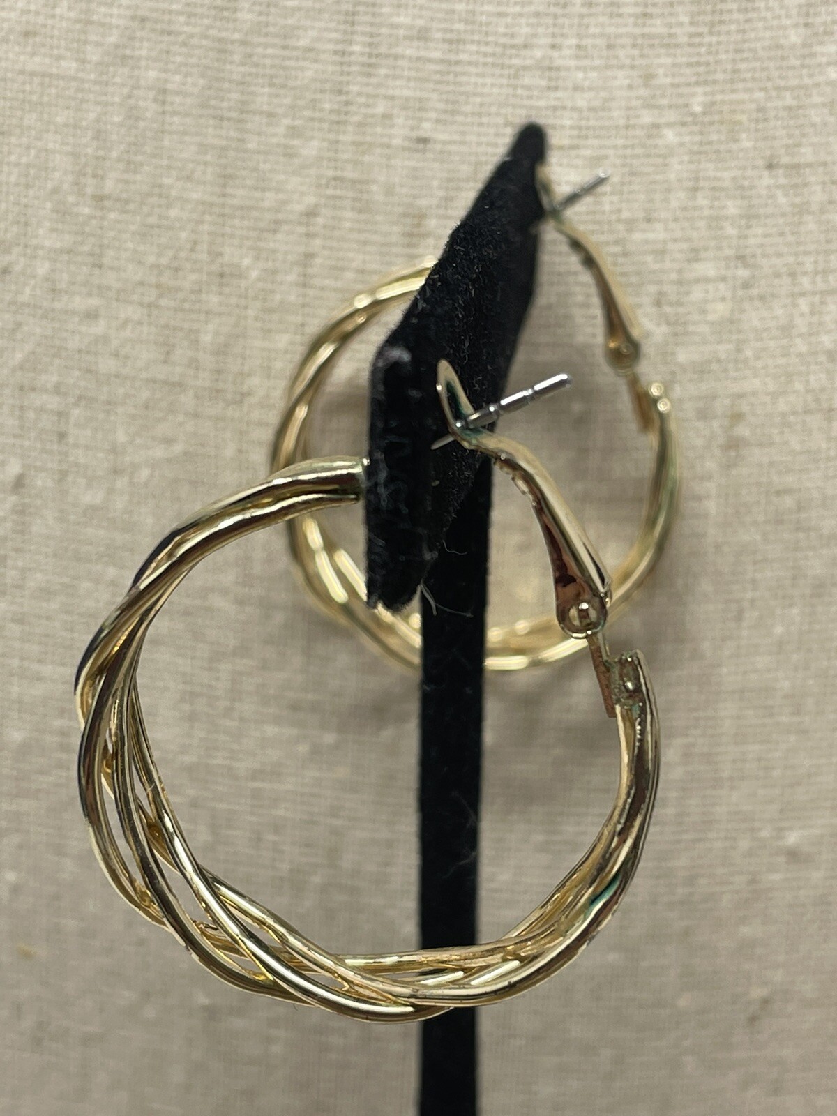 Vintage Gold Tone Lattice Weave Hoop Earrings Interwoven Basket Open Work Latch