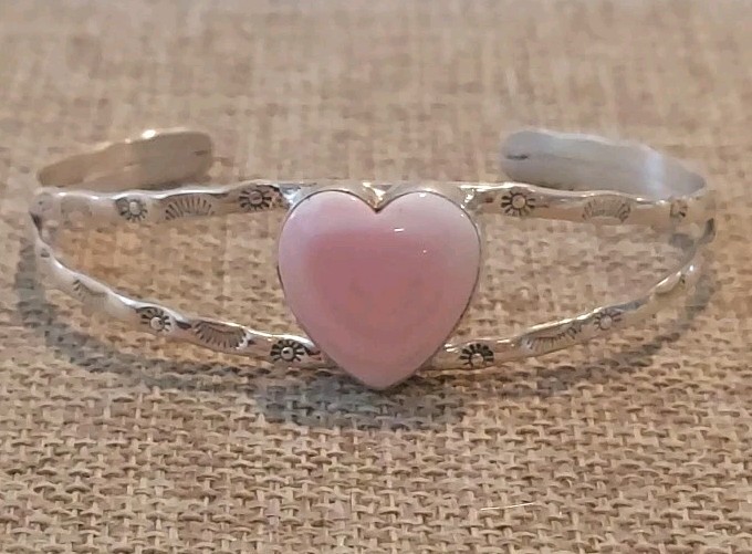 New Sterling Silver & Natural Pink Conch Heart Cuff Bracelet