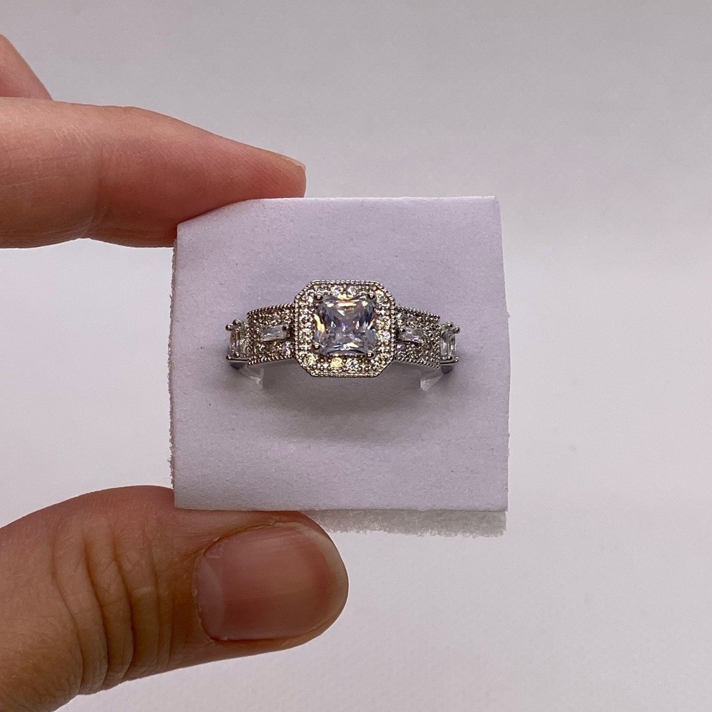 Modern style Sterling Silver Ring with white Sparkly diamond