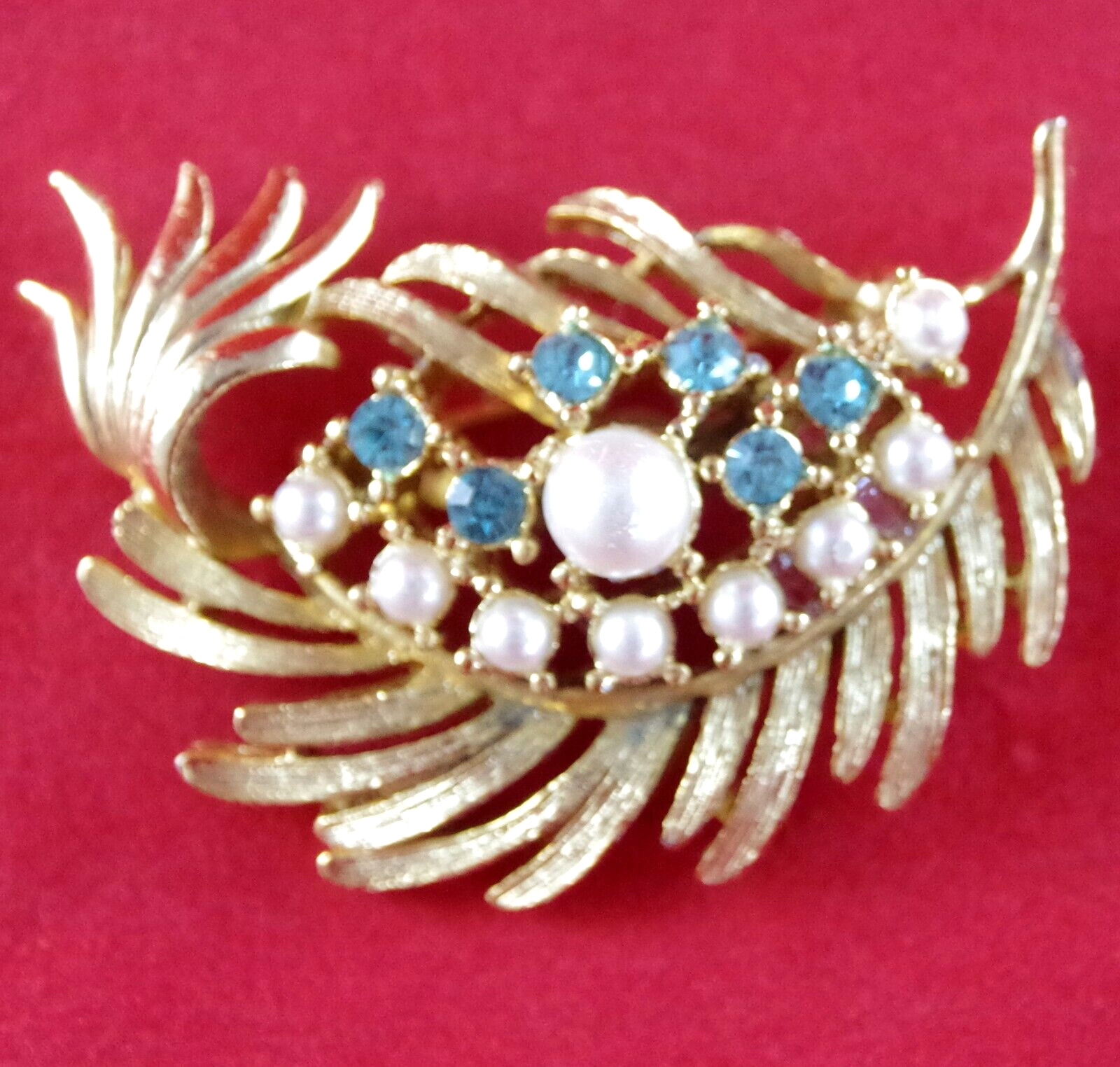 Pretty! VTG 1960’s GERRY’S RHINESTONE & PEARL GOLD FEATHER PLUME LEAF BROOCH PIN