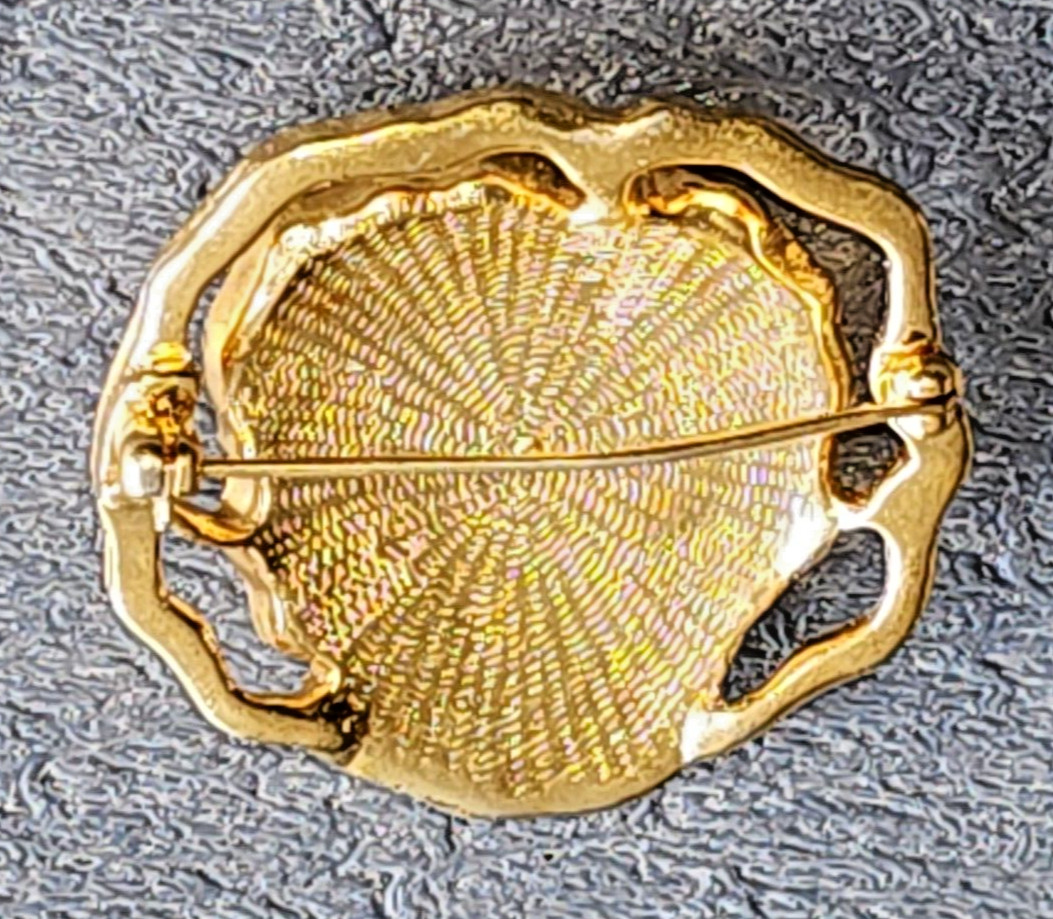 Preowned 1 3/4″ Gold Tone Metal Enamel Peach Color Flower Pin / Brooch Jewelry