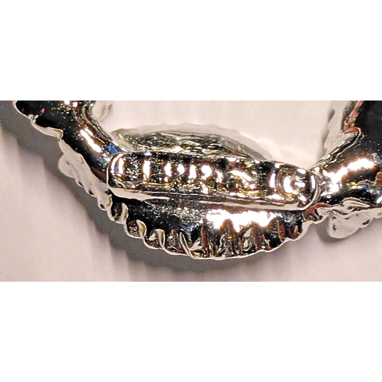 Gerry’s Silver Tone Leaf Wreath 1″ Brooch Signed Vintage Pin Ladies Jewelry