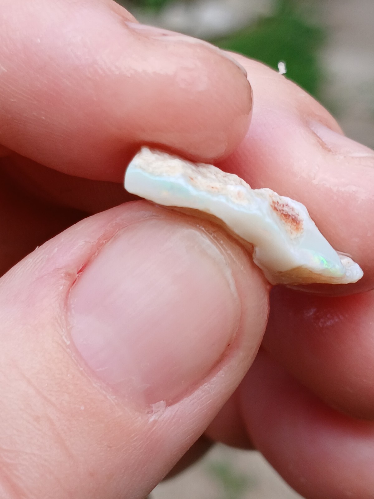 Australia Opal Mintabie Chips R802 5 Carat Faint Pink, Green Low Grade
