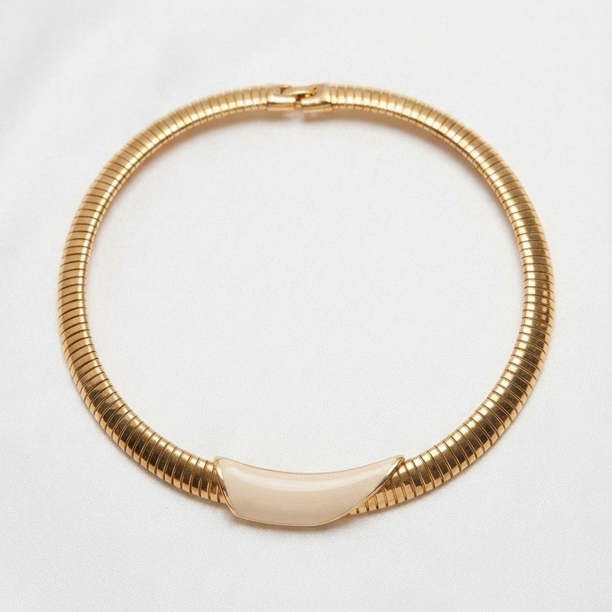 Gold Tone Omega Choker Collar Necklace Metal Plastic Beige Center Accent