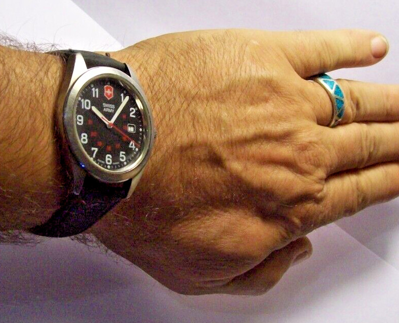 Victorinox Swiss Army Genuine Military Field Mens Watch w/Date Looks & Runs Nice