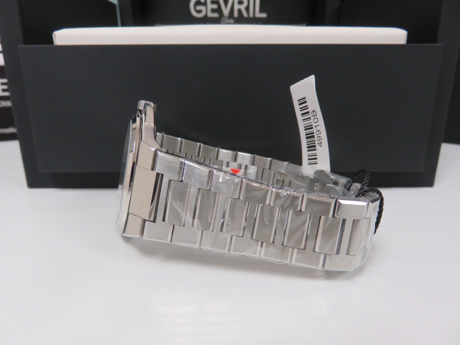 Gevril Men’s 49910B Montauk Sub Dial Swiss Made ETA 7001 SS 40mm Watch