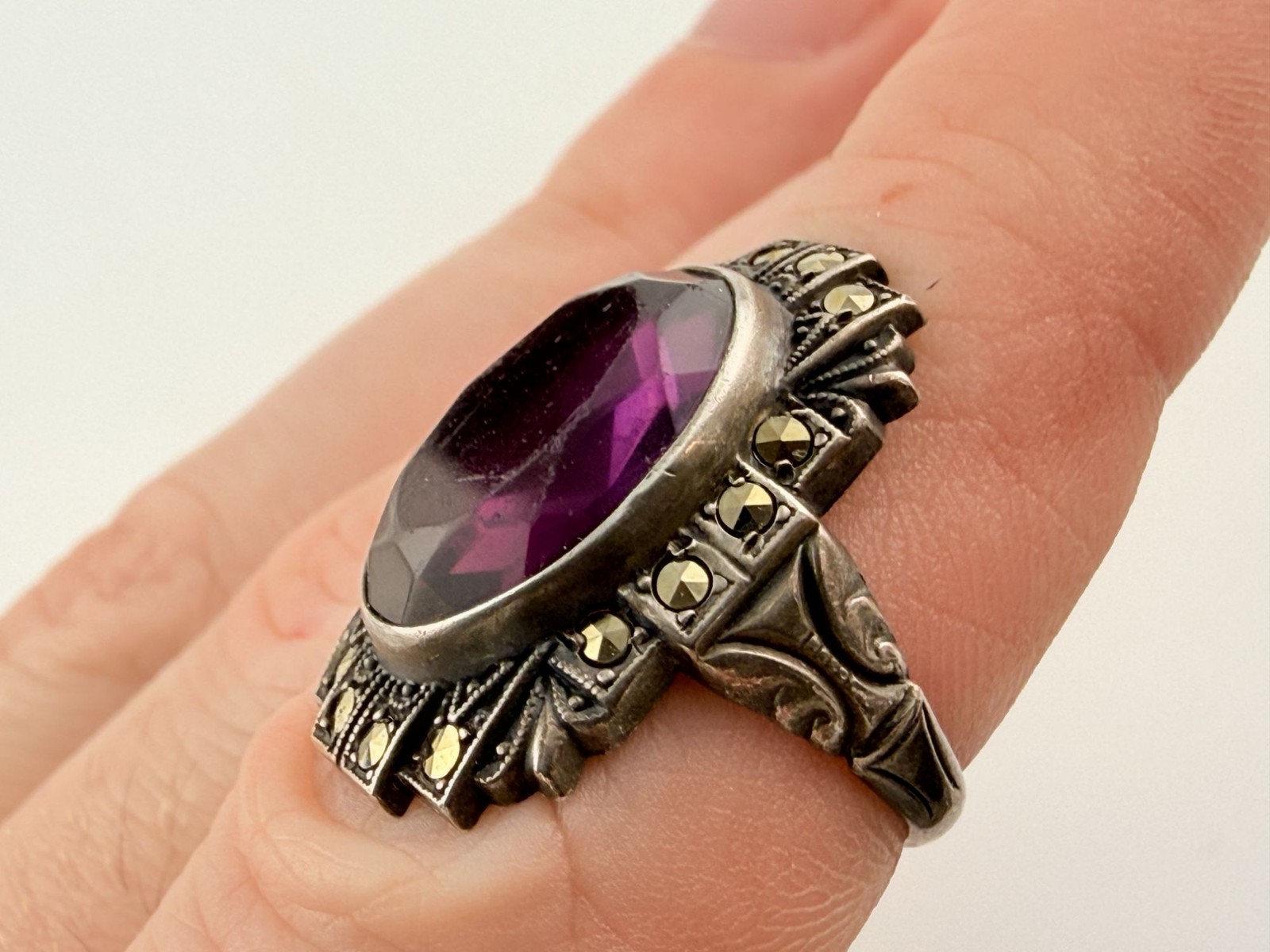 Vintage Uncas Manufacturing Sterling Silver Purple Glass Marcasite Ring Sz 6.25