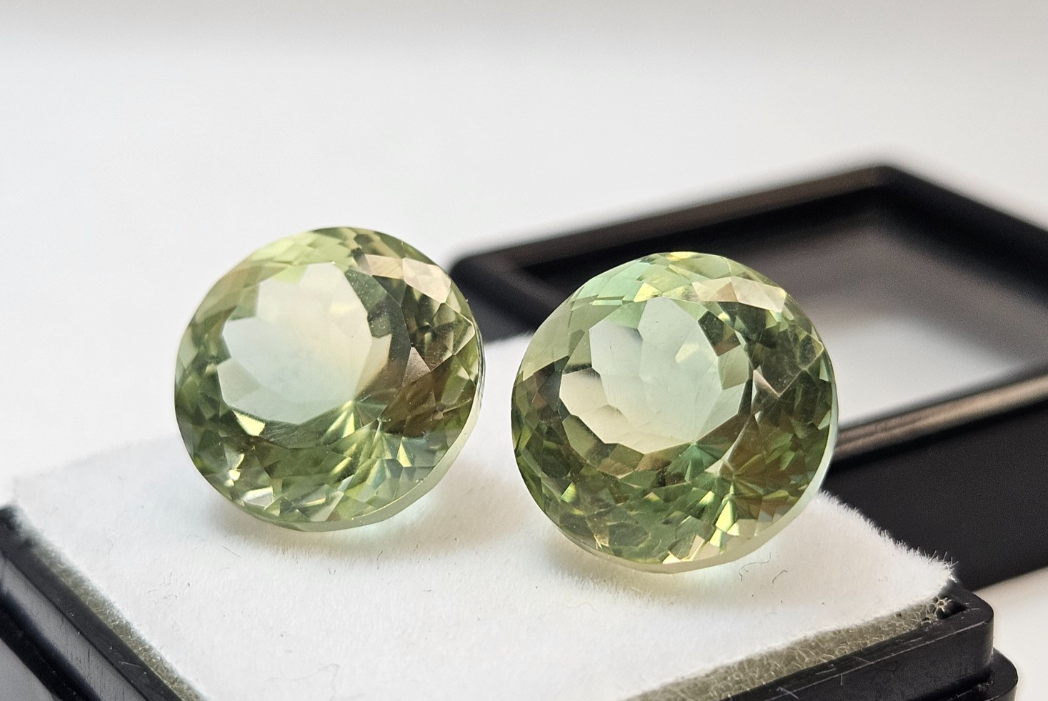 Bi-Colour 13-14 Ct Tourmaline Round Cut Pair Loose Gemstone For Earing FR-375