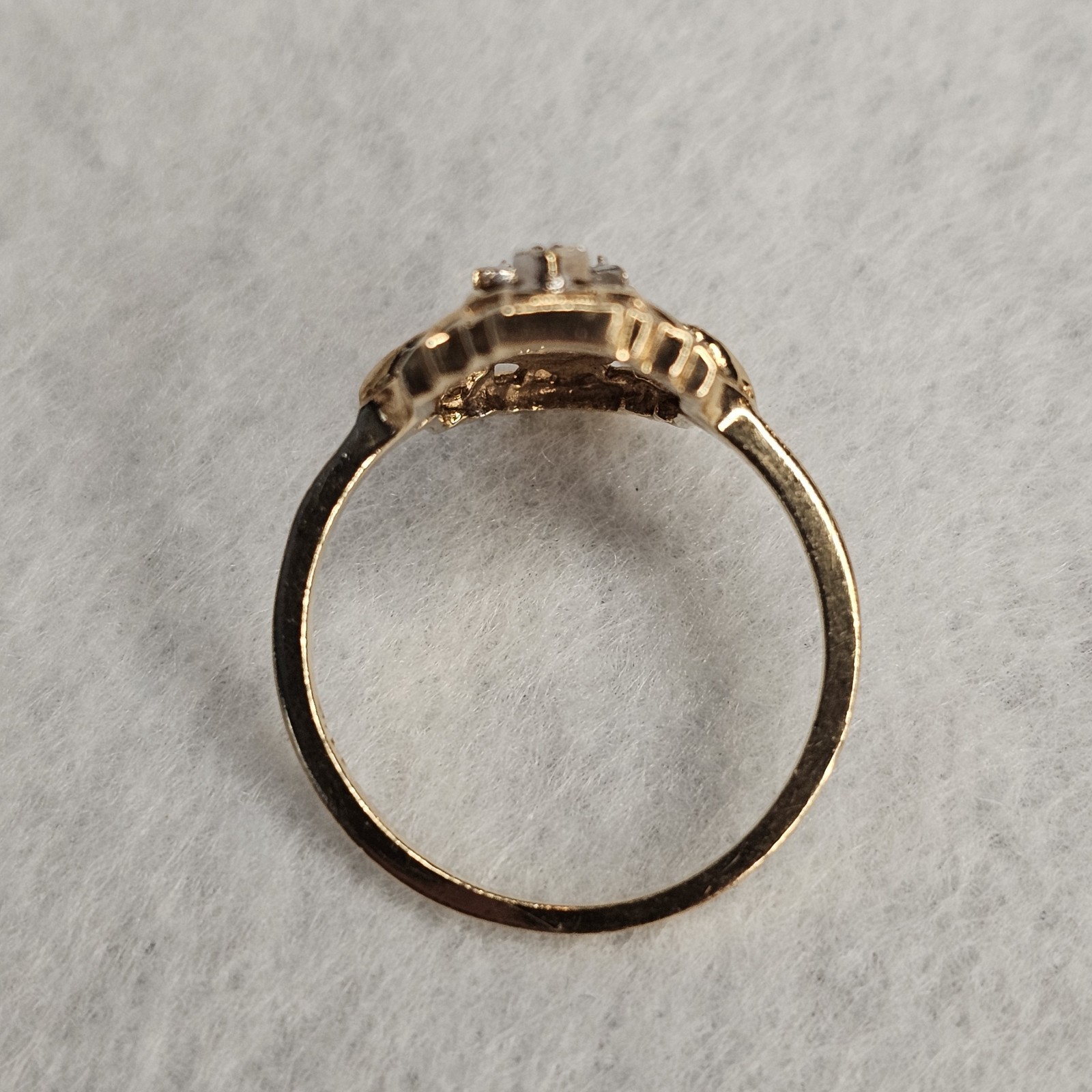Vintage Art Deco 14K Gold Filigree Shield Ring • Diamonds • Size 6 • Navette…