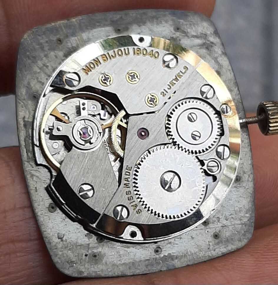 Peseux 7001 , ETA 7001 7001-17 parts movement For part or repair.