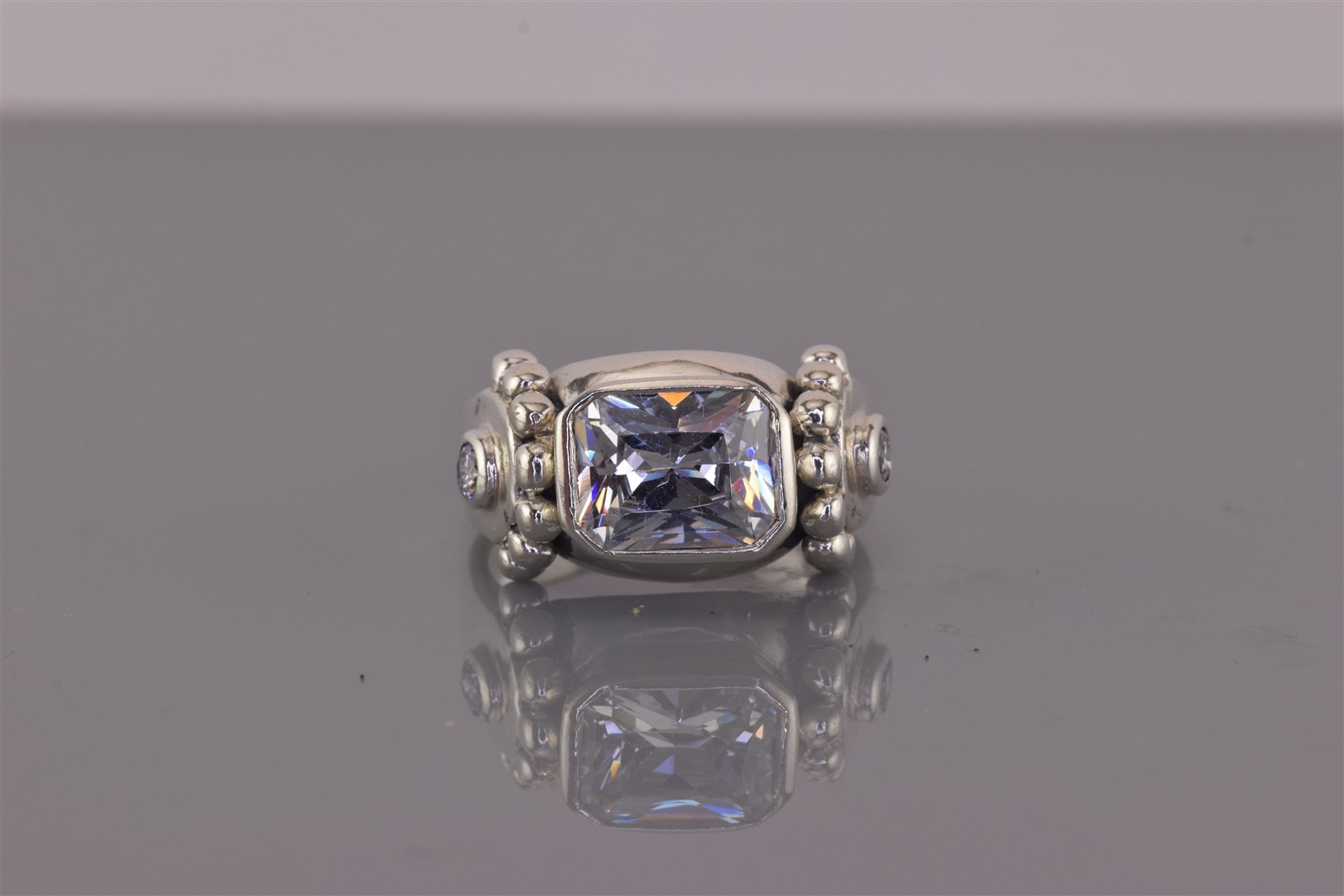 Sterling Silver Radiant Cubic Zirconia Dotted Bead Collar Band Ring 925 Sz: 7