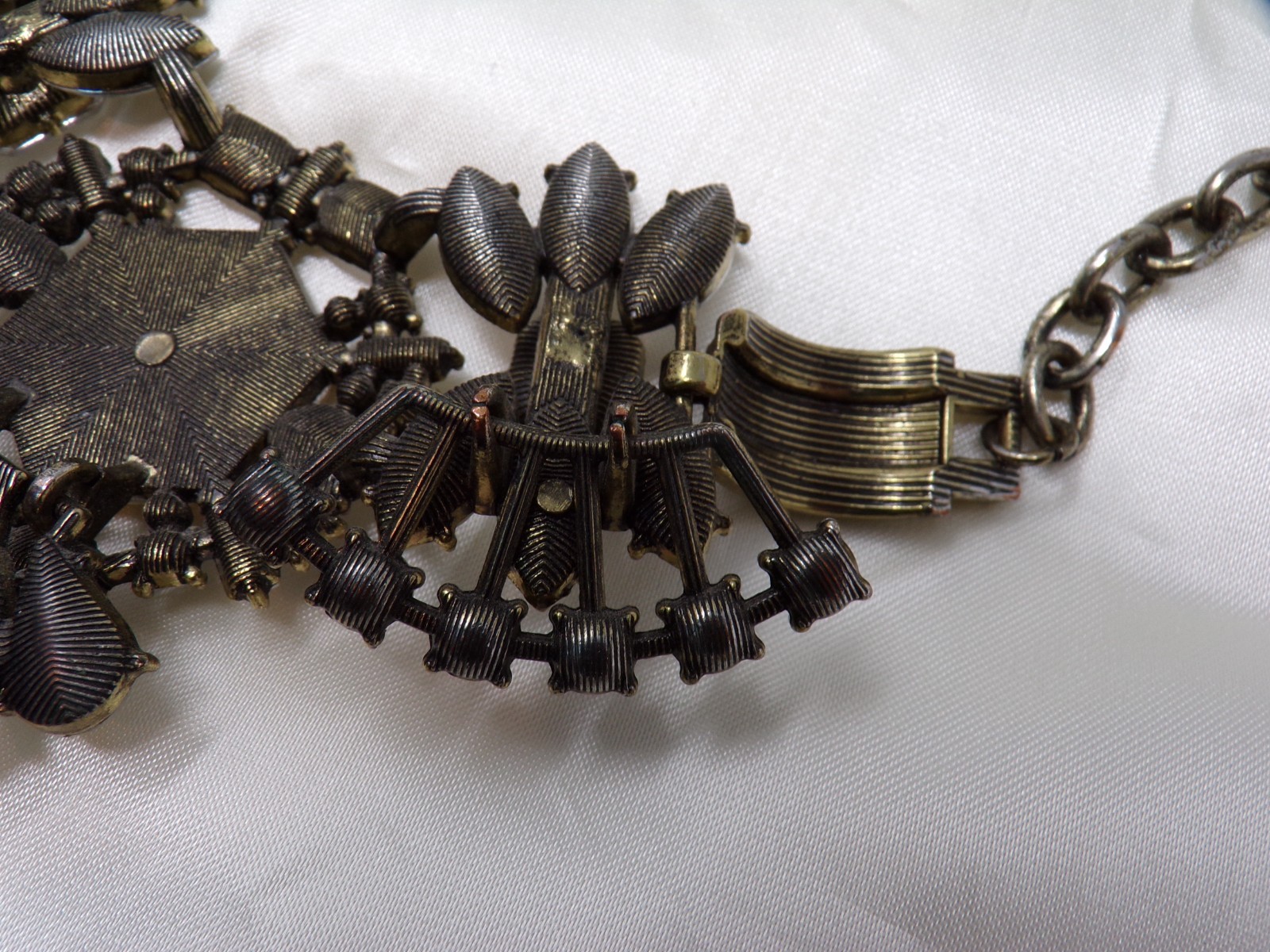 Vtg rhinestone white cream stones statement necklace Goldette? 60’s deco Fiore?