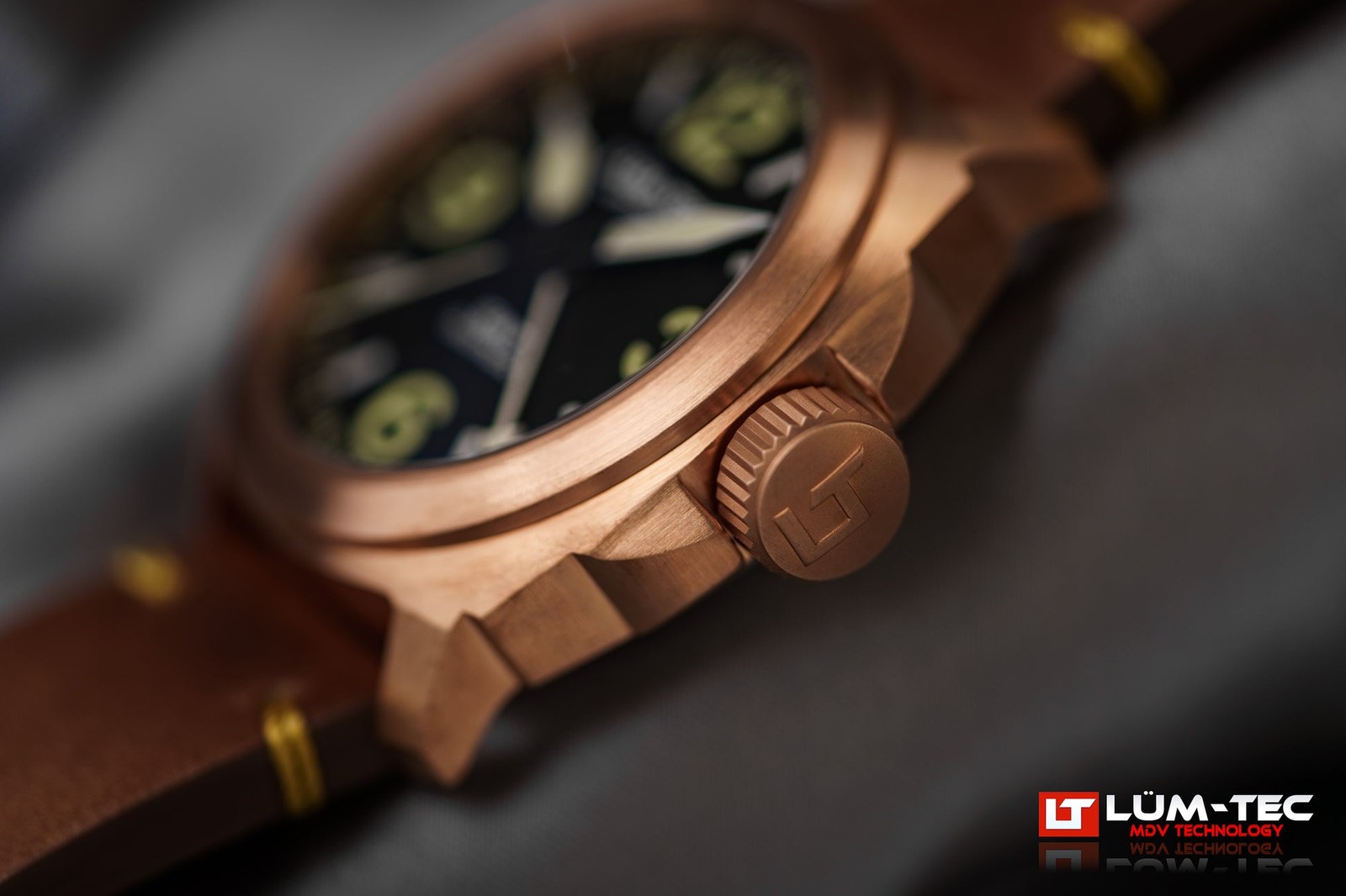 Lum-tec M94 Bronze Dive watch 44mm GMT No date 200M Horween strap NIB warranty
