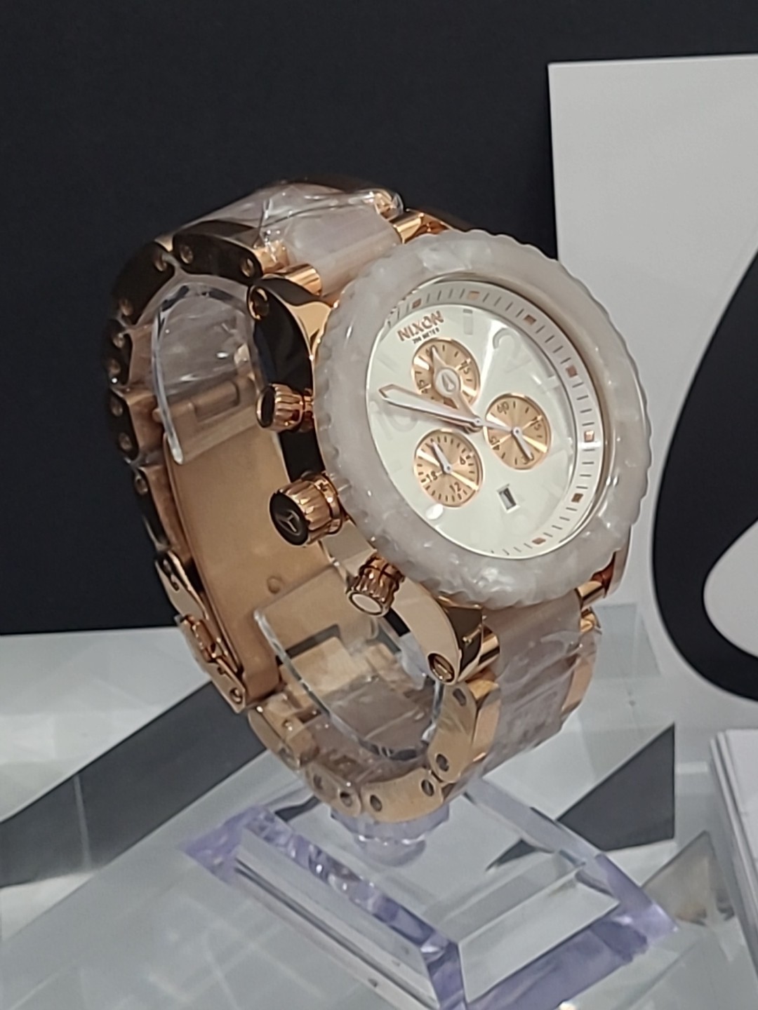 Brand NEW Nixon Watch Rose gold and White Granite 42-20 A037-1046 Chrono