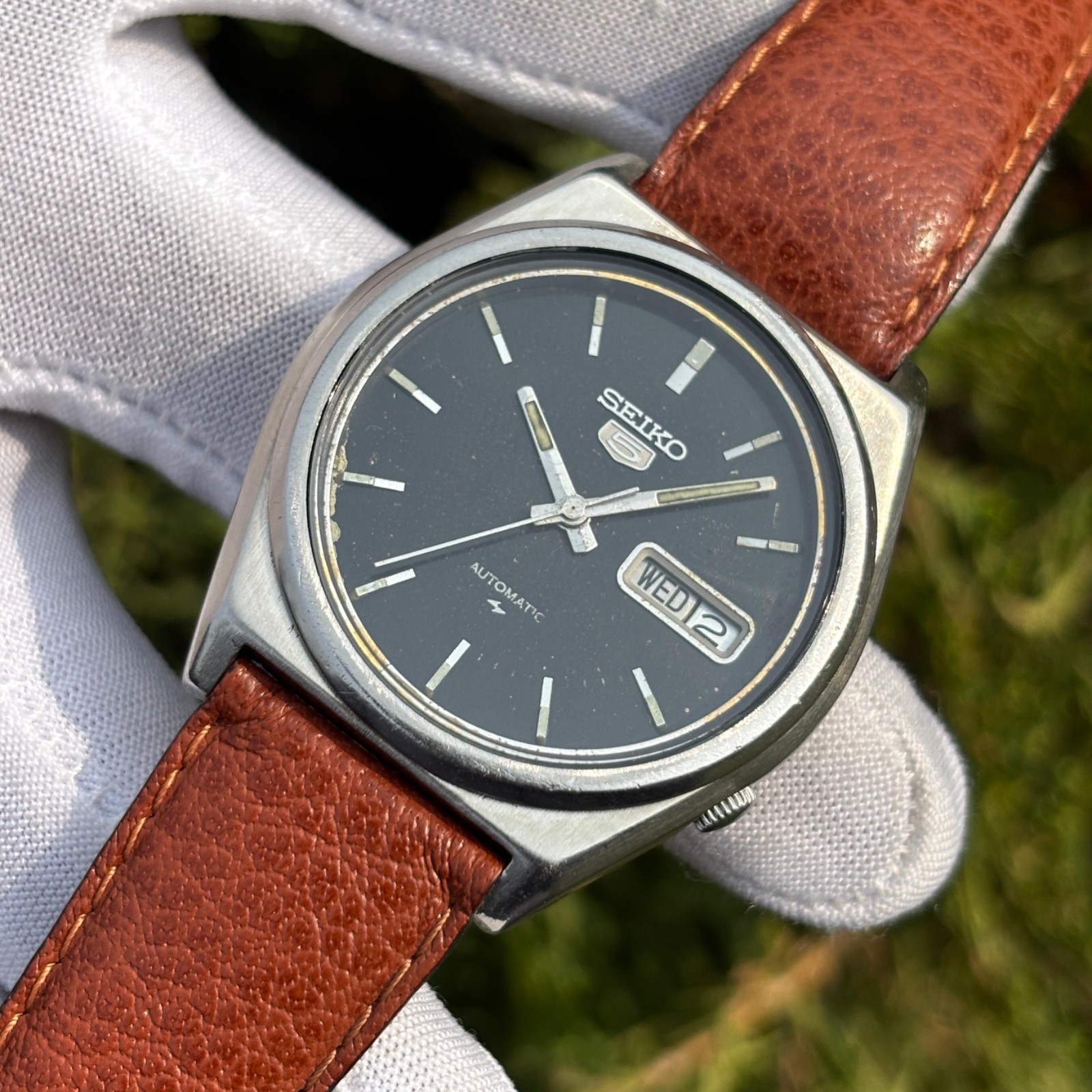 Vintage Seiko 5 Automatic Dress Formal Black Dial Japan Made Men Watch 7009-8760