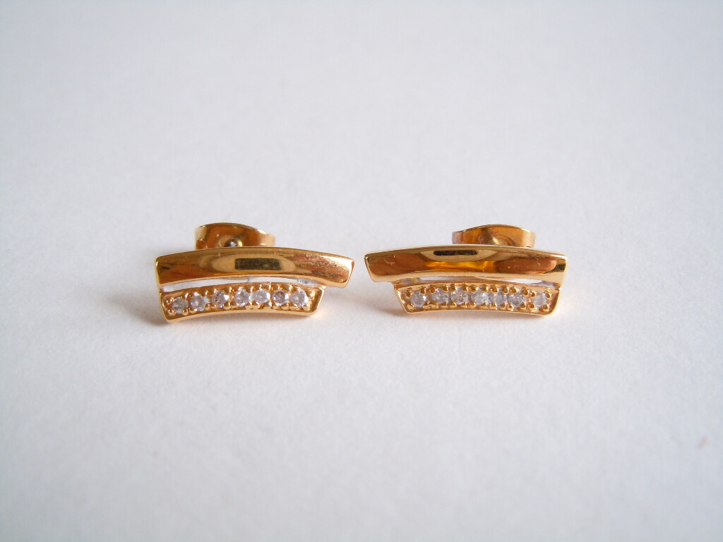 Earrings Studs Clear Stones Metal Gold Tone 1.6 G/1.5 X 0.5 Cm