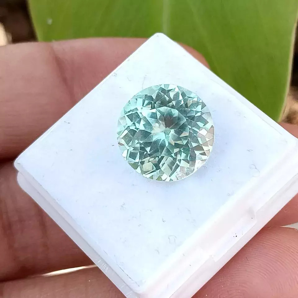 Natural Flawless Ceylon FL Green Parti Sapphire 10.1 Ct Round Cut Loose Gemstone