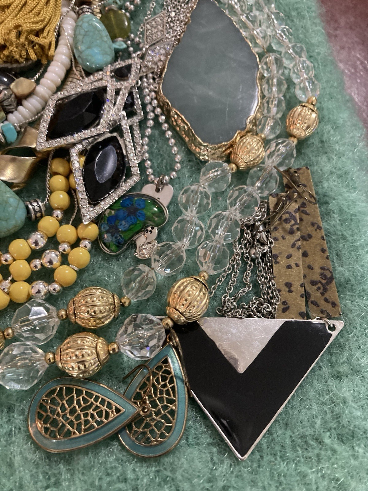 Misc Unbranded Costume Jewelry Lot Bling Faux Stone Enamel Wear Or 4 CRAFT A23C
