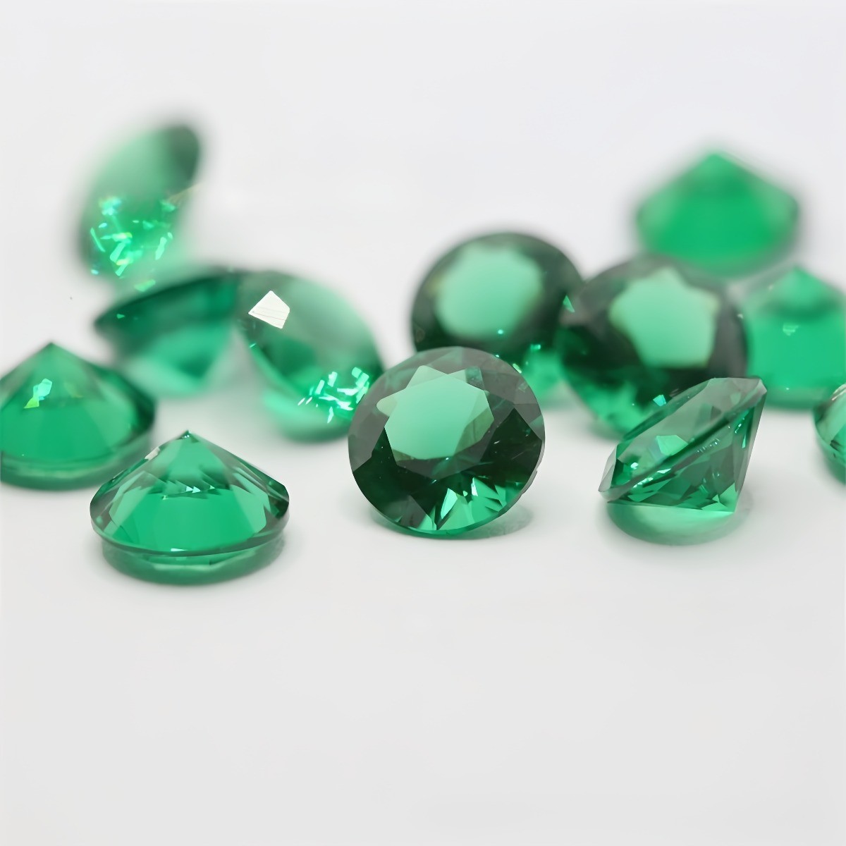 10pcs Round Faceted Emerald Brilliant Cut Rich Green Emerald Gem in Small Sizes