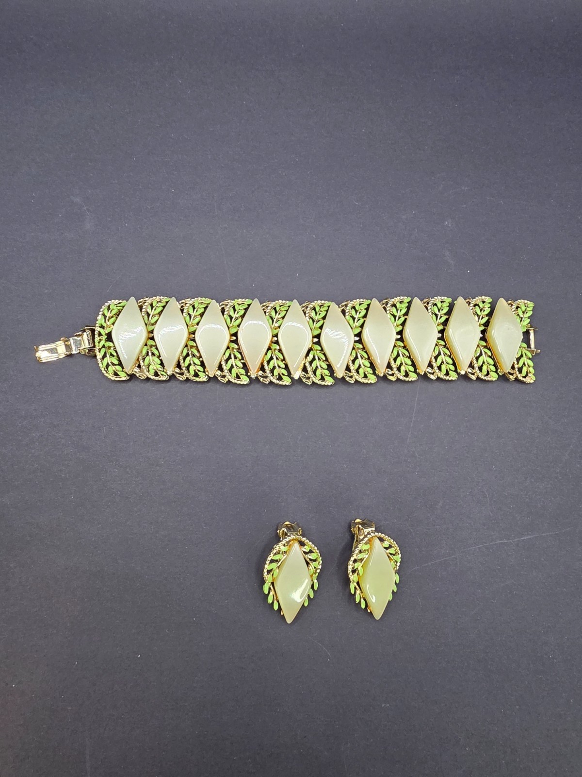Vintage MCM Lucite Bracelet & Clip Earrings Set Gold Tone Pearlized Cabochons
