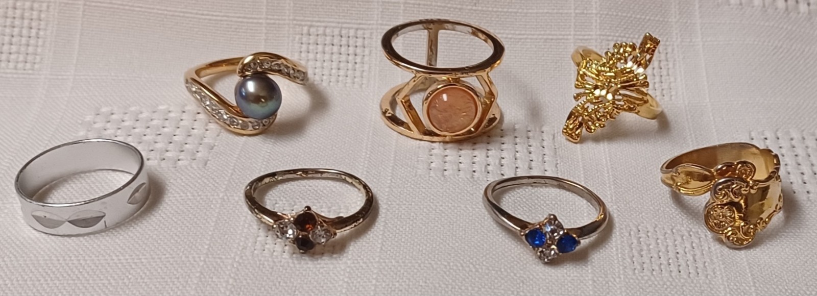 Jewelry lot 7 beautiful rings SIZE 6 to 6 1/2 faux black pearl Band