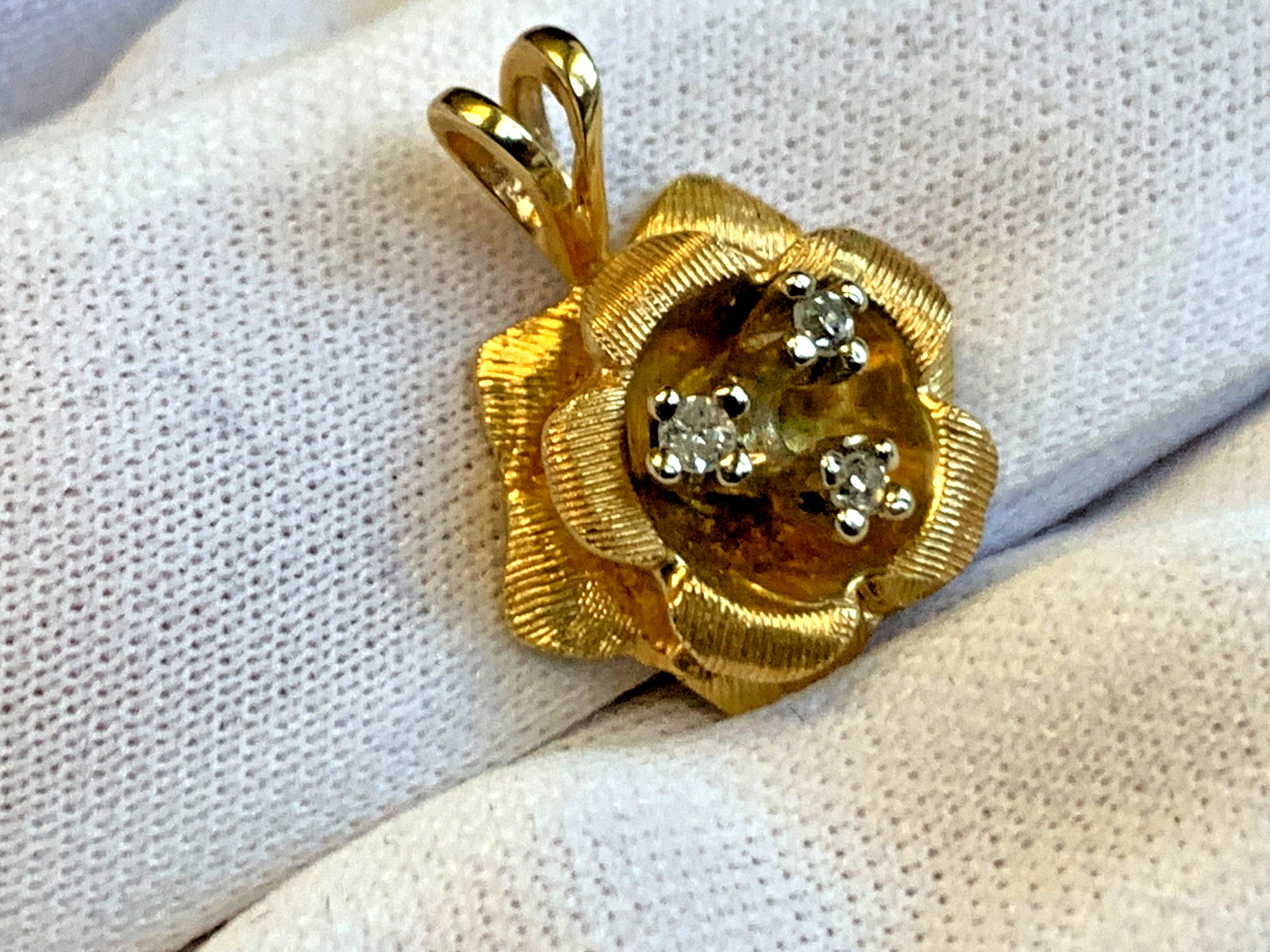 14K Yellow Gold Diamond Flower Pendant 3.29g Fine Jewelry Rose Charm *READ*