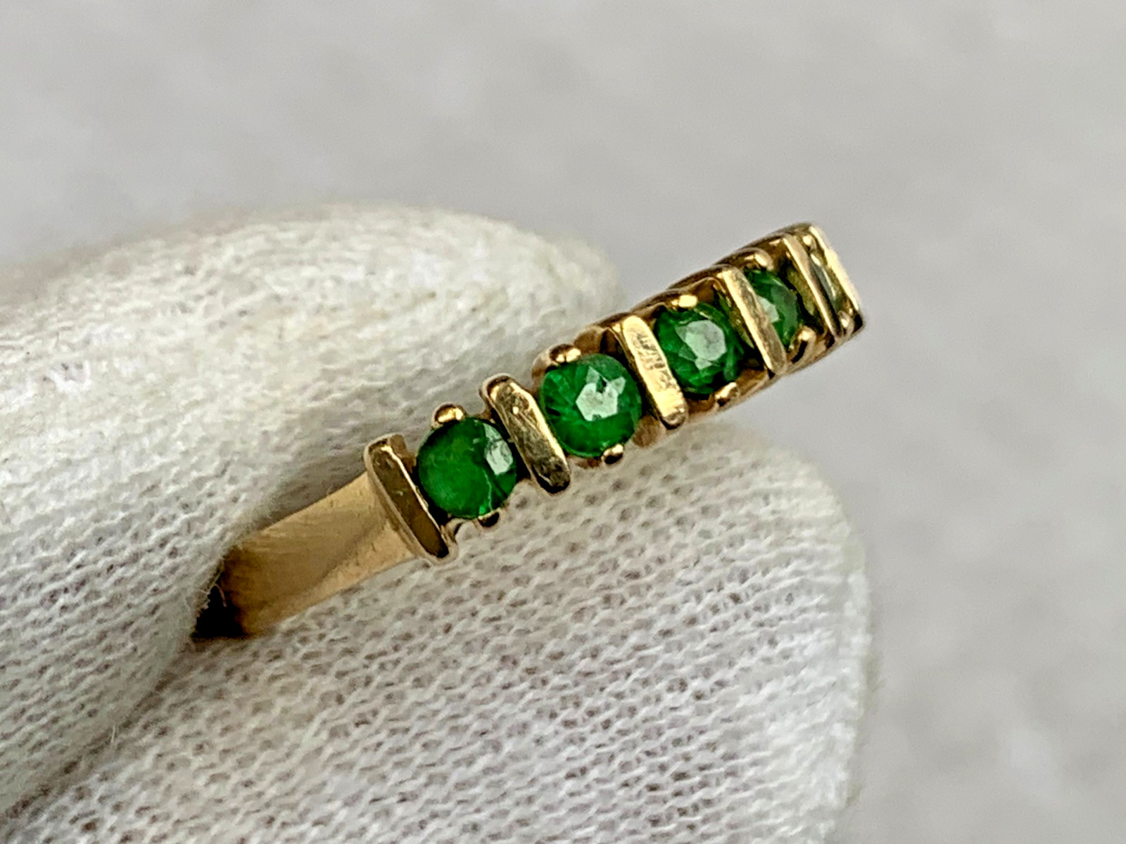 14K Yellow Gold Ring 2.04g Jewelry Size 4.75 Band Emerald Color Stones *READ*